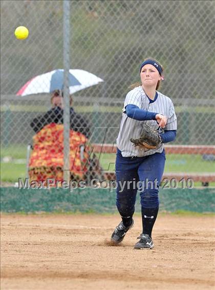 Thumbnail 3 in Alhambra vs. Casa Roble (Victory Pre-Season Tournament) photogallery.