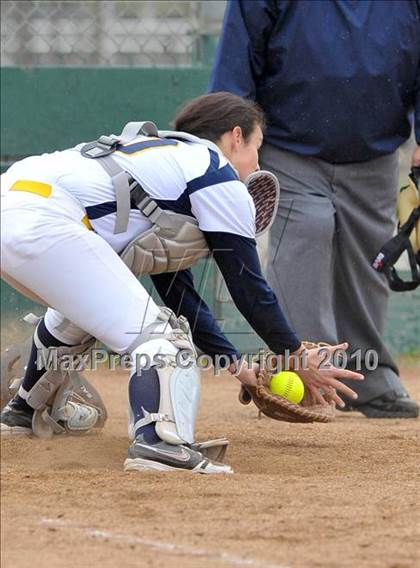 Thumbnail 2 in Alhambra vs. Casa Roble (Victory Pre-Season Tournament) photogallery.