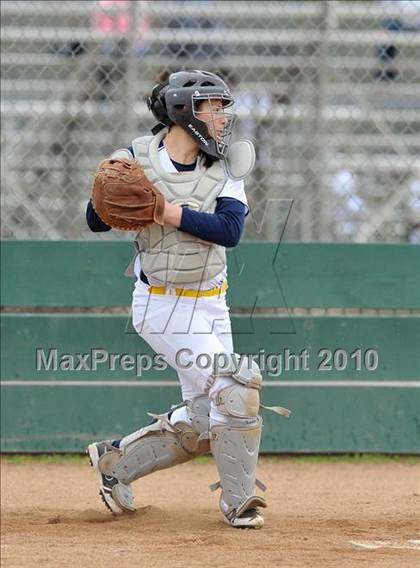 Thumbnail 3 in Alhambra vs. Casa Roble (Victory Pre-Season Tournament) photogallery.