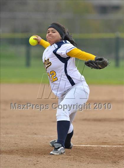 Thumbnail 1 in Alhambra vs. Casa Roble (Victory Pre-Season Tournament) photogallery.