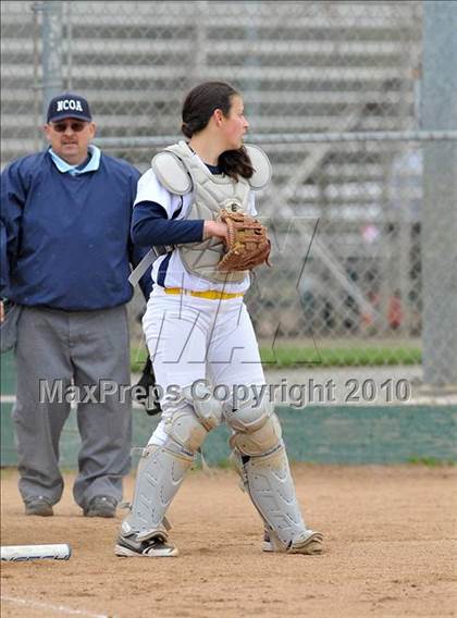 Thumbnail 2 in Alhambra vs. Casa Roble (Victory Pre-Season Tournament) photogallery.