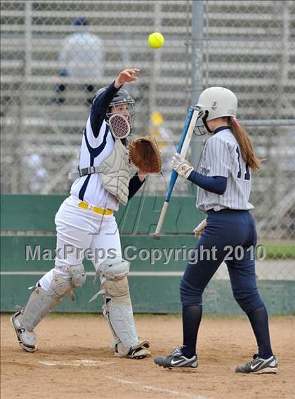 Thumbnail 2 in Alhambra vs. Casa Roble (Victory Pre-Season Tournament) photogallery.