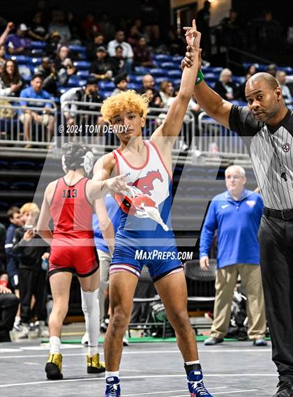 Thumbnail 2 in UIL 5A/6A State Championships photogallery.