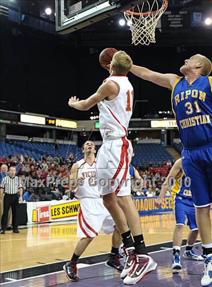 Thumbnail 1 in Ripon Christian vs. Victory Christian (CIF SJS D5 Final) photogallery.