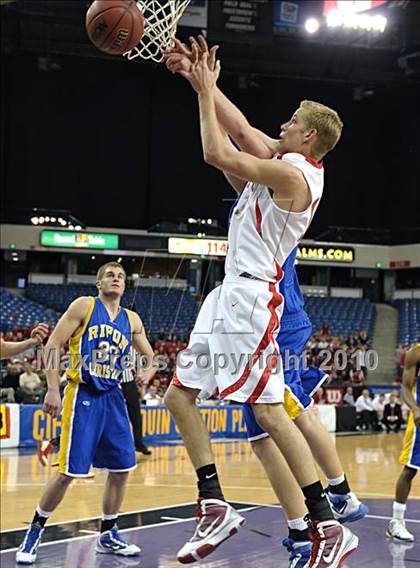 Thumbnail 2 in Ripon Christian vs. Victory Christian (CIF SJS D5 Final) photogallery.