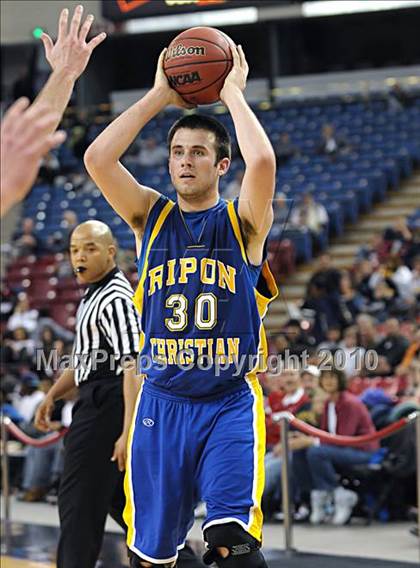 Thumbnail 2 in Ripon Christian vs. Victory Christian (CIF SJS D5 Final) photogallery.