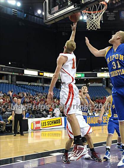Thumbnail 2 in Ripon Christian vs. Victory Christian (CIF SJS D5 Final) photogallery.