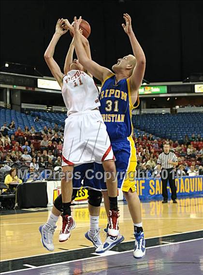 Thumbnail 3 in Ripon Christian vs. Victory Christian (CIF SJS D5 Final) photogallery.