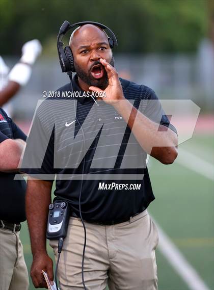 Thumbnail 2 in Harvard-Westlake vs. Burroughs photogallery.