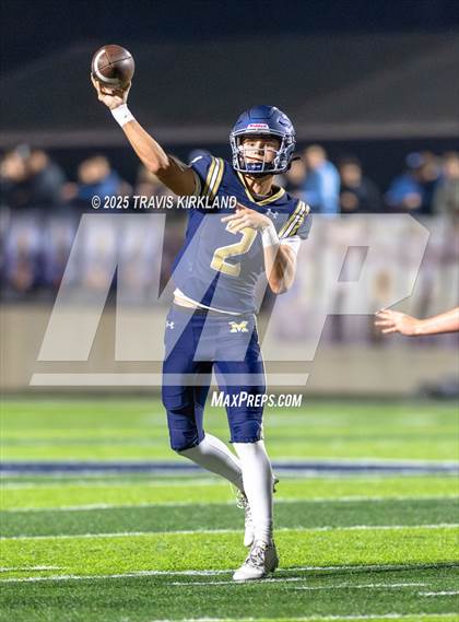 Thumbnail 3 in Briarwood Christian vs. Moody (AHSAA 5A Round 3) photogallery.