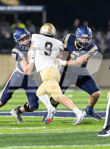Thumbnail 3 in Briarwood Christian vs. Moody (AHSAA 5A Round 3) photogallery.