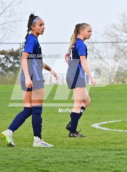 Thumbnail 2 in Regis Jesuit vs Ralston Valley (CHSAA 5A Playoff) photogallery.