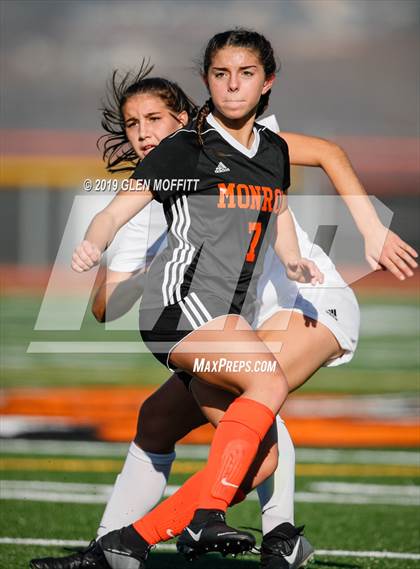 Thumbnail 2 in Issaquah @ Monroe (WIAA 4A District First Round Playoff) photogallery.