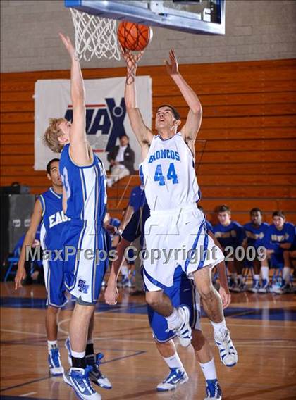 Thumbnail 3 in Rancho Bernardo vs Santa Margarita (MaxPreps Holiday Classic) photogallery.