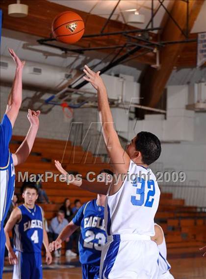 Thumbnail 2 in Rancho Bernardo vs Santa Margarita (MaxPreps Holiday Classic) photogallery.