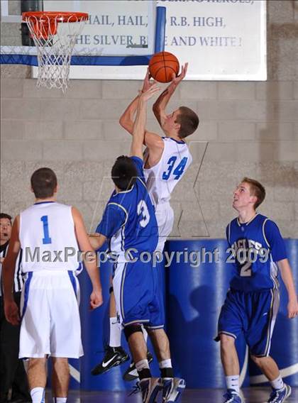 Thumbnail 2 in Rancho Bernardo vs Santa Margarita (MaxPreps Holiday Classic) photogallery.