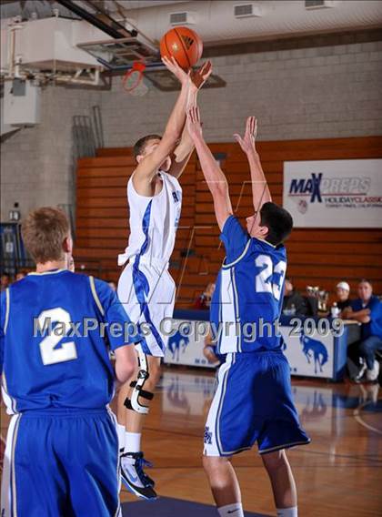 Thumbnail 3 in Rancho Bernardo vs Santa Margarita (MaxPreps Holiday Classic) photogallery.