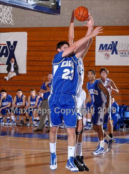 Thumbnail 2 in Rancho Bernardo vs Santa Margarita (MaxPreps Holiday Classic) photogallery.