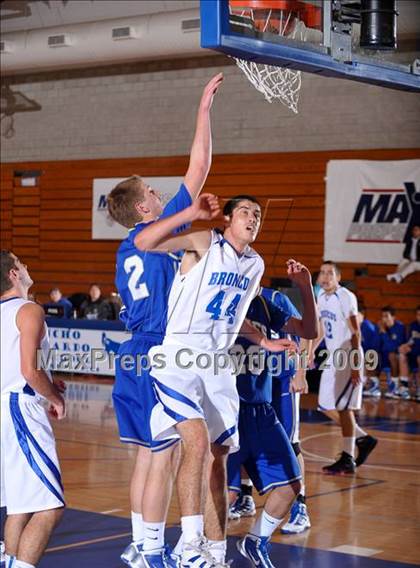 Thumbnail 2 in Rancho Bernardo vs Santa Margarita (MaxPreps Holiday Classic) photogallery.