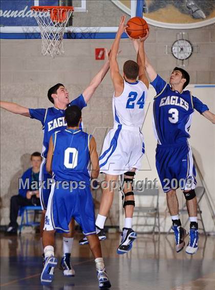 Thumbnail 2 in Rancho Bernardo vs Santa Margarita (MaxPreps Holiday Classic) photogallery.