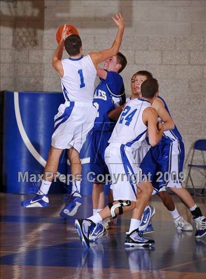 Thumbnail 2 in Rancho Bernardo vs Santa Margarita (MaxPreps Holiday Classic) photogallery.