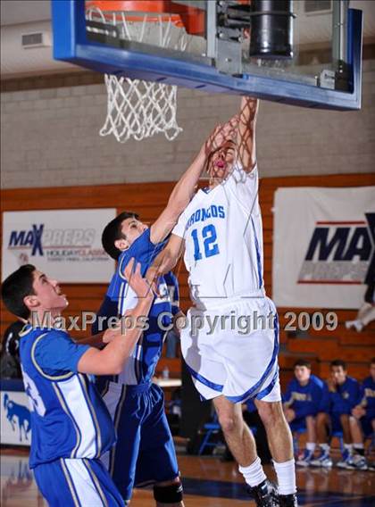 Thumbnail 3 in Rancho Bernardo vs Santa Margarita (MaxPreps Holiday Classic) photogallery.
