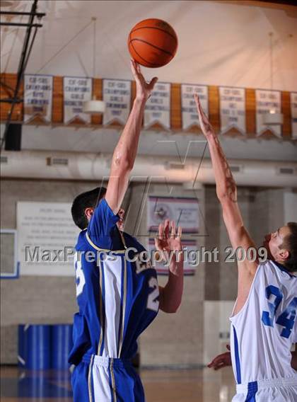 Thumbnail 2 in Rancho Bernardo vs Santa Margarita (MaxPreps Holiday Classic) photogallery.