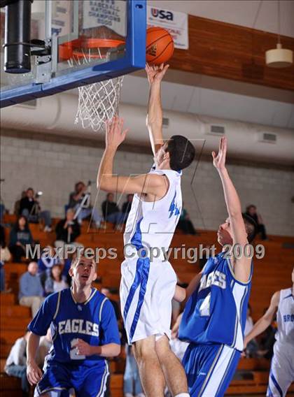 Thumbnail 2 in Rancho Bernardo vs Santa Margarita (MaxPreps Holiday Classic) photogallery.