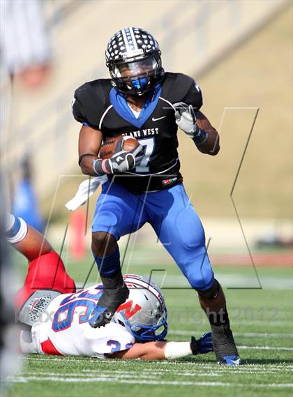 Thumbnail 1 in Westlake vs. Plano West (UIL 5A Divison 2 Quarterfinal) photogallery.