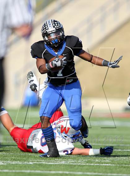 Thumbnail 2 in Westlake vs. Plano West (UIL 5A Divison 2 Quarterfinal) photogallery.