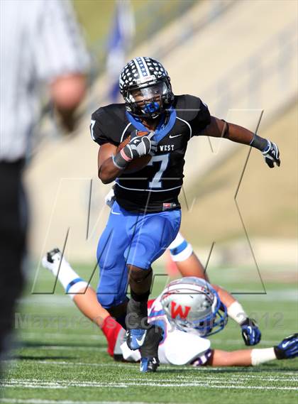 Thumbnail 3 in Westlake vs. Plano West (UIL 5A Divison 2 Quarterfinal) photogallery.
