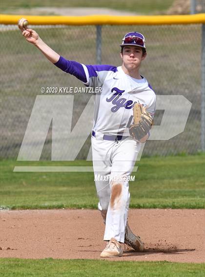 Thumbnail 2 in Honey Grove vs Mt. Vernon (Blue Ridge Tournament) photogallery.
