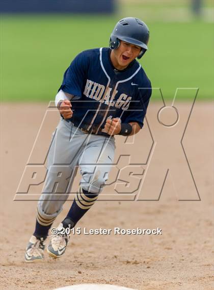 Thumbnail 2 in Brazosport vs. Hidalgo (4A Regional Semifinals) photogallery.