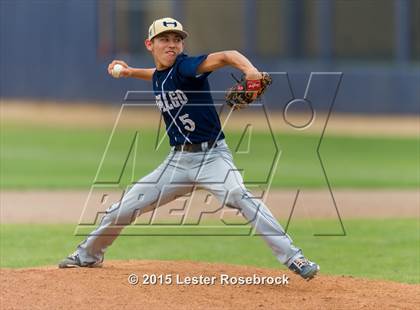Thumbnail 3 in Brazosport vs. Hidalgo (4A Regional Semifinals) photogallery.