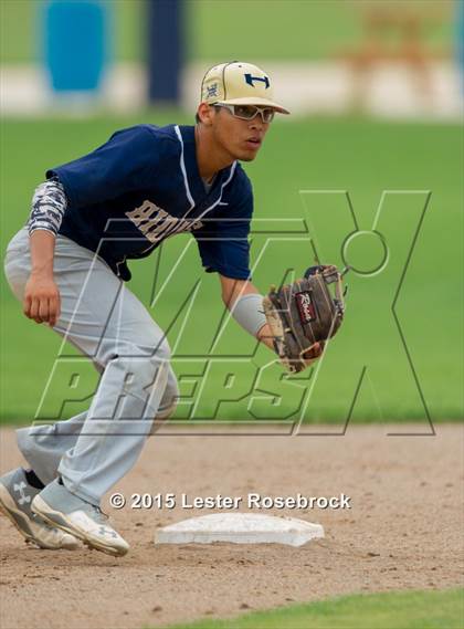 Thumbnail 1 in Brazosport vs. Hidalgo (4A Regional Semifinals) photogallery.
