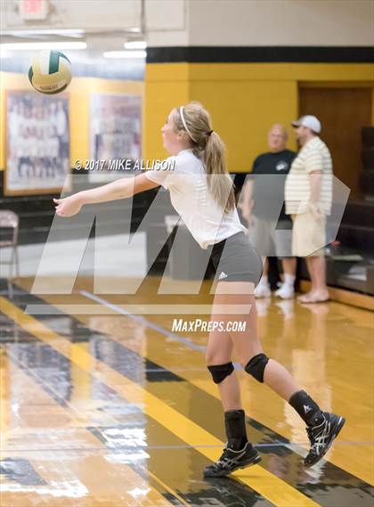 Thumbnail 2 in Notre Dame vs Upperman photogallery.