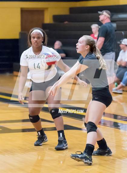 Thumbnail 1 in Notre Dame vs Upperman photogallery.