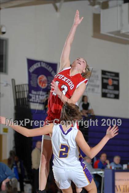 Thumbnail 1 in Tuxedo vs. Warwick (Warwick Holiday Classic) photogallery.