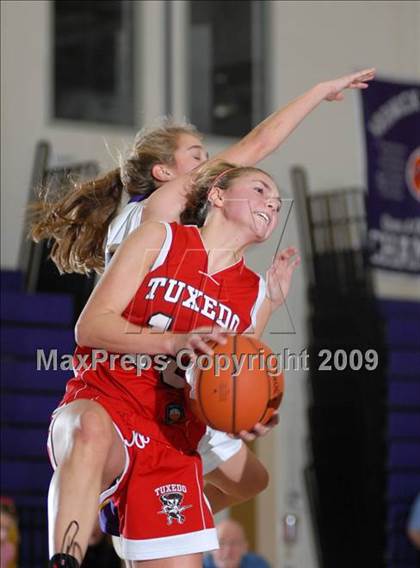 Thumbnail 1 in Tuxedo vs. Warwick (Warwick Holiday Classic) photogallery.