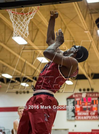 Thumbnail 3 in Katy Tigers vs Tompkins photogallery.