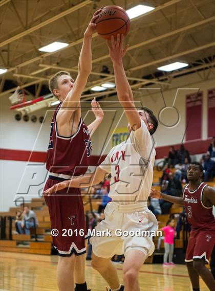 Thumbnail 2 in Katy Tigers vs Tompkins photogallery.