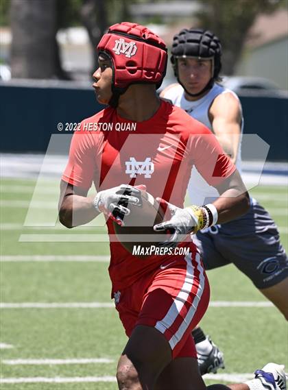 Thumbnail 2 in Mater Dei vs. Carlsbad (Brave 8 Invitational) photogallery.