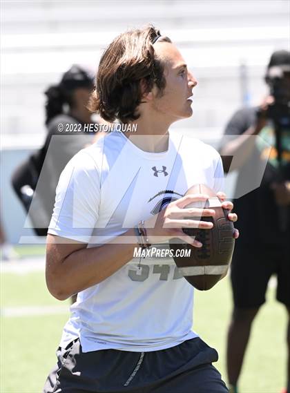 Thumbnail 3 in Mater Dei vs. Carlsbad (Brave 8 Invitational) photogallery.