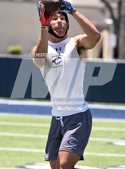 Thumbnail 1 in Mater Dei vs. Carlsbad (Brave 8 Invitational) photogallery.