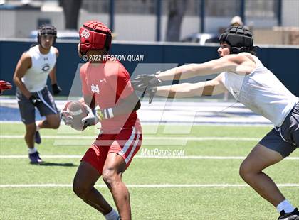 Thumbnail 2 in Mater Dei vs. Carlsbad (Brave 8 Invitational) photogallery.