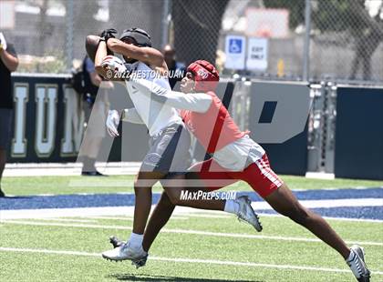 Thumbnail 3 in Mater Dei vs. Carlsbad (Brave 8 Invitational) photogallery.