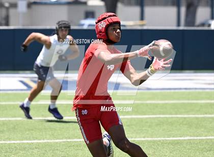 Thumbnail 2 in Mater Dei vs. Carlsbad (Brave 8 Invitational) photogallery.