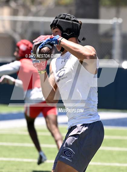 Thumbnail 1 in Mater Dei vs. Carlsbad (Brave 8 Invitational) photogallery.