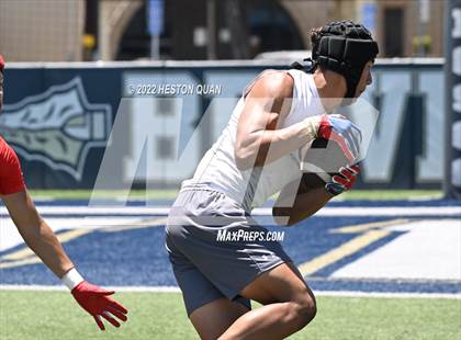 Thumbnail 2 in Mater Dei vs. Carlsbad (Brave 8 Invitational) photogallery.