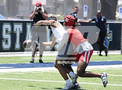Thumbnail 3 in Mater Dei vs. Carlsbad (Brave 8 Invitational) photogallery.